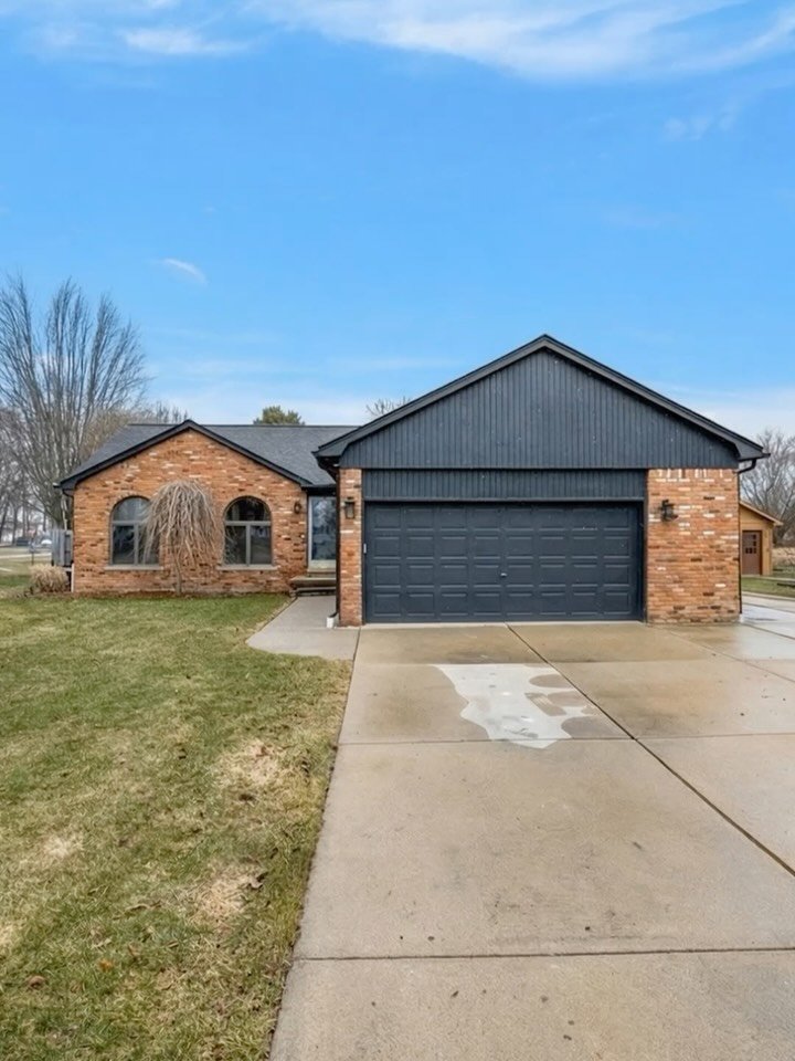 Space, location, and lifestyle&mdash;all in one. 🏡✨

📍 New Baltimore
🛏 3 Bedrooms
🛁 4 Bathrooms
📐 3,200+ Sq Ft
🌳 0.60 Acre Lot

Walk to downtown, enjoy restaurants, the marina, and beach days. All while having the space and privacy that&rsquo;s