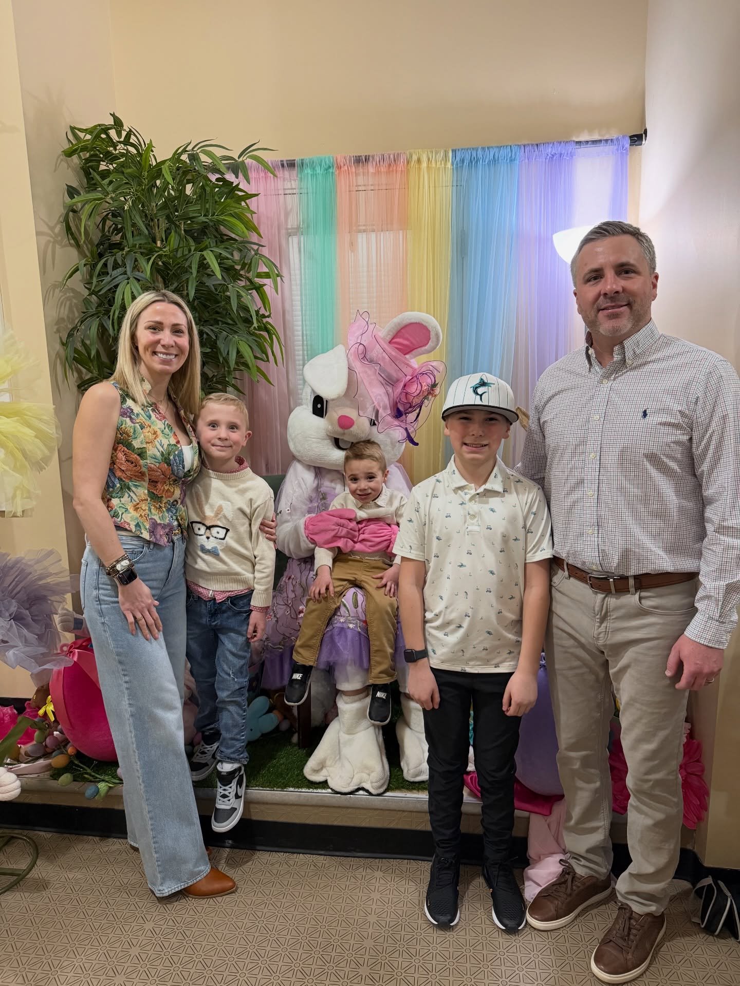 Annual @thehinesteam_kwl Easter Bunny Event at Sweet Tooth in Marine City!!