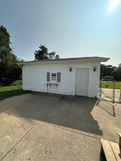 side garage 2 erased.jpeg