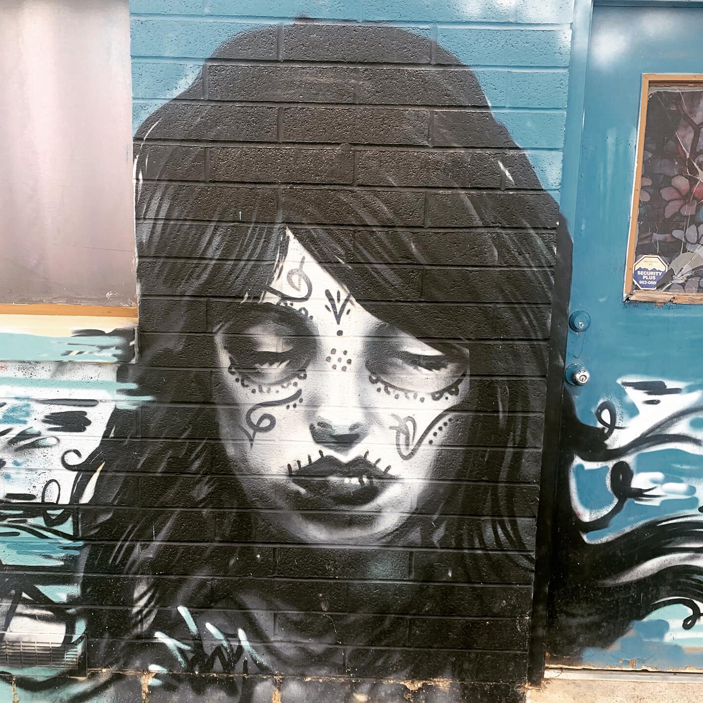 Check out this awesome street art! 🎨 

#horrorart #horrorfan #horror #horrorbooks #writersofinstagram #writerscommunity #utah #saltlakecity #horrormovie