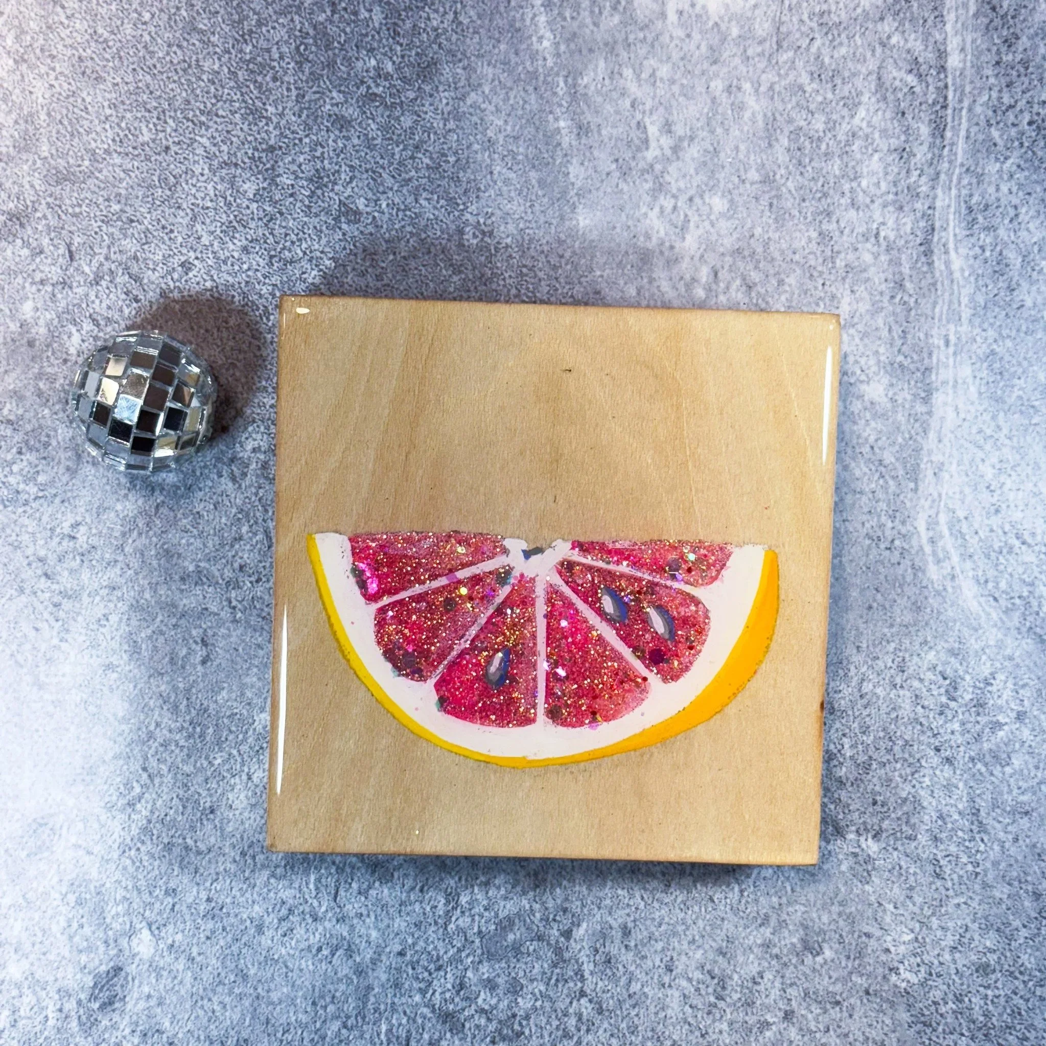 pink+grapefruit+slice+4x4+glitter+painting.jpg