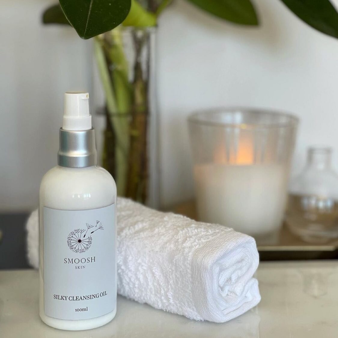 "It contains 6 oils with no added fragrance or EO&rsquo;s &amp; I&rsquo;m so hooked to the scent. A natural nuttiness that cleanses away my SPF &amp; makeup easily. It leaves my skin soft, hydrated and glowing!&rdquo;

We love @growintoyourglow 