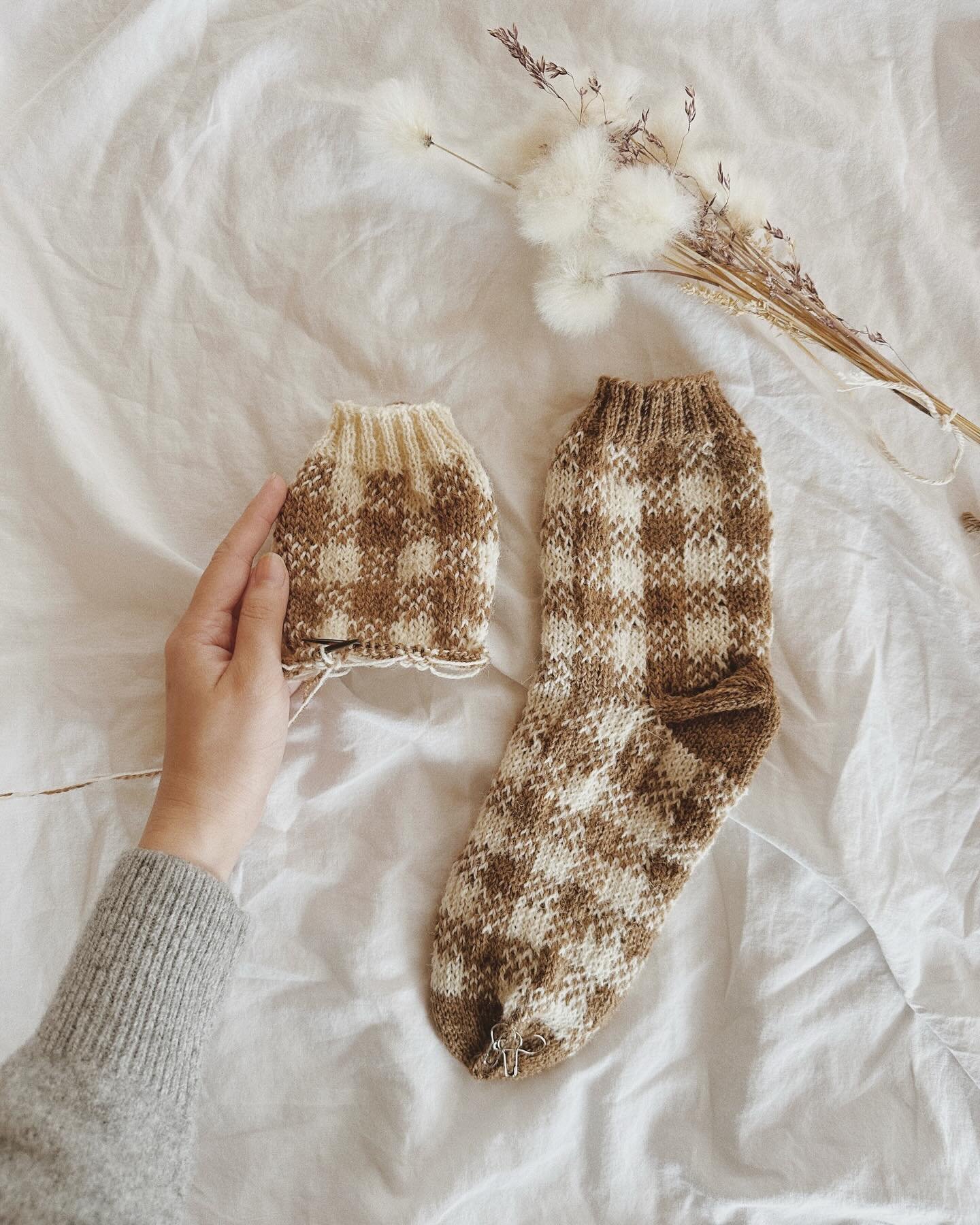 🍪🧦 help! I need name suggestions for this little sock! It has been such a fun and addictive knit that I can&rsquo;t wait to share with you. Pattern and yarn kit are coming soon.