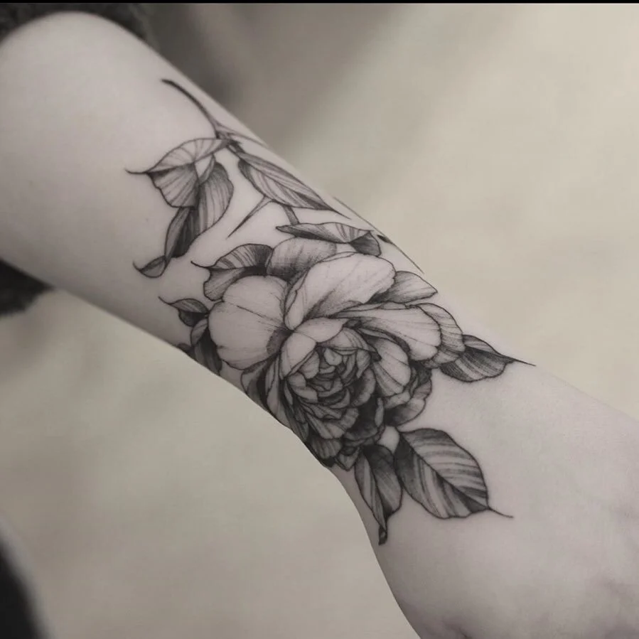 Botan Alley Studio. #burlingame #burlingametattoo #downtownburlingame #sanfrancisco #sanfranciscotattoo #sanfranciscotattooartist #girlswithtattoos #blackandgreytattoo #flowers #flowertattoo #floral #floraltattoo
#tattooedgirls #style #love #webstsgr