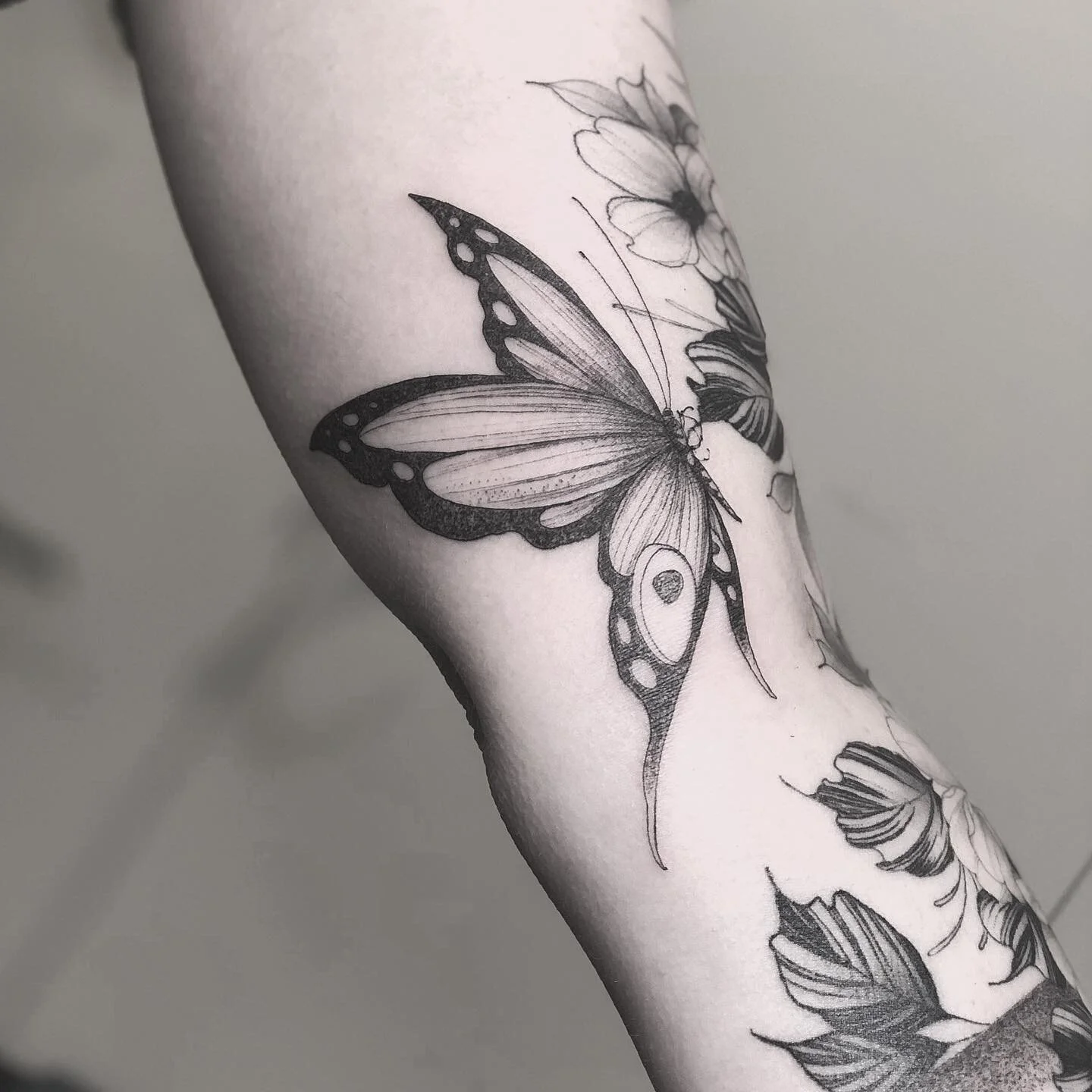 Thank you Wendy!  #girlswithtattoos #blackandgreytattoo #flowers #flowertattoo #floral #floraltattoo #burlingame #burlingametattoo #downtownburlingame #sanfrancisco #sanfranciscotattoo #sanfranciscotattooartist
#tattooedgirls #style #love #webstsgram