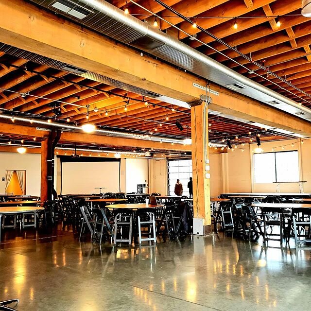 @castawayportland has lots of natural light and spacious, rustic feel in a great location downtown. Read more in our latest blog! Link in bio.

#bloggersofinstagram #weddingvenue #venues