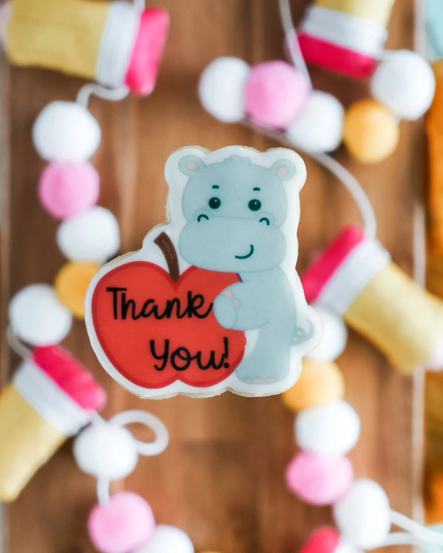 🦛🍎 How could I not have a hippo option? Say Thank You the Hippo way...or you know...with a Hippo 😉

🔗 https://www.juliasjustdesserts.com/teacher2026

#teacherappreciationweek 
#decoratedsugarcookies 
#huttotx 
#huttolocalbusiness 
#juliasjustdess
