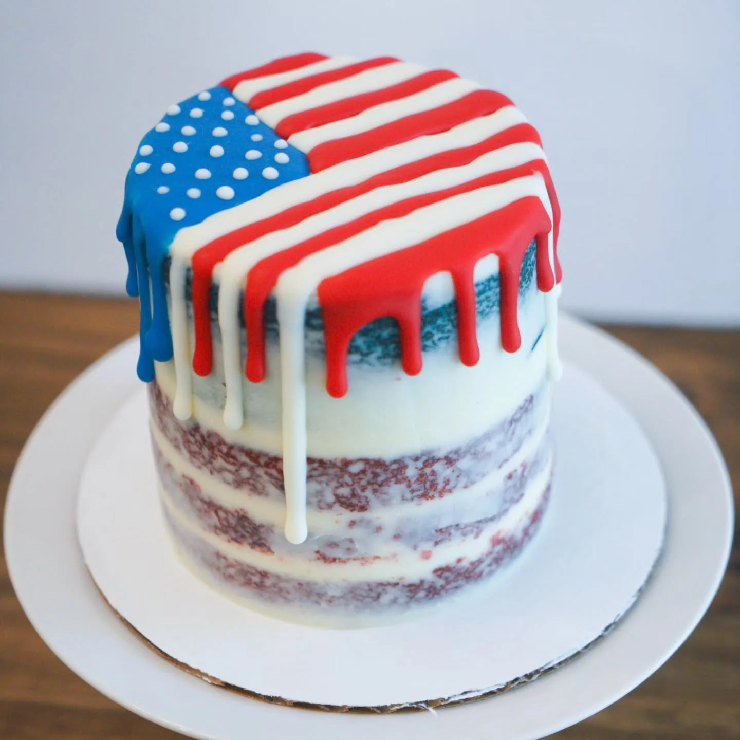 Today we remember and pay tribute to those who have made the ultimate sacrifice for this country. 

#memorialday 
#dripcake
#huttotx 
#huttolocalbusiness
#juliasjustdesserts