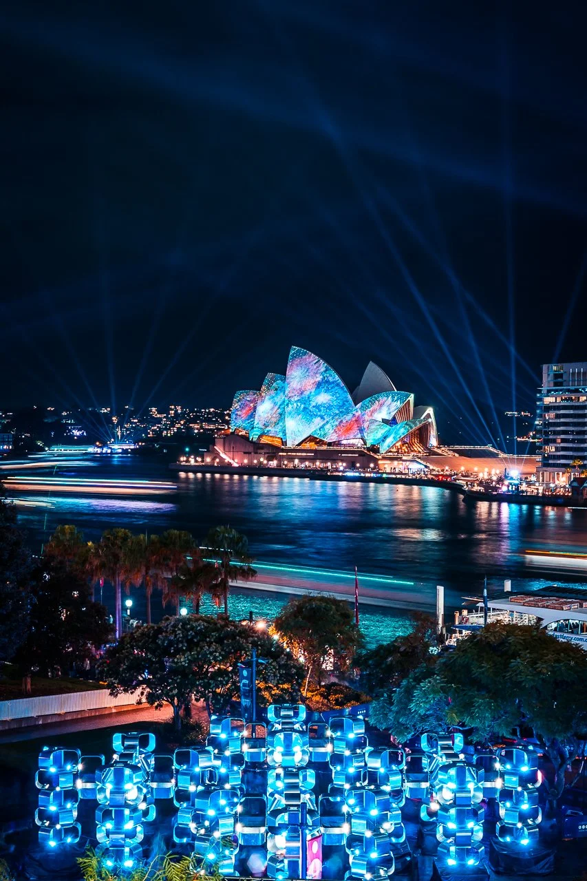 Vivid-in-The-Rocks-2026-Light-Walk-1.jpg