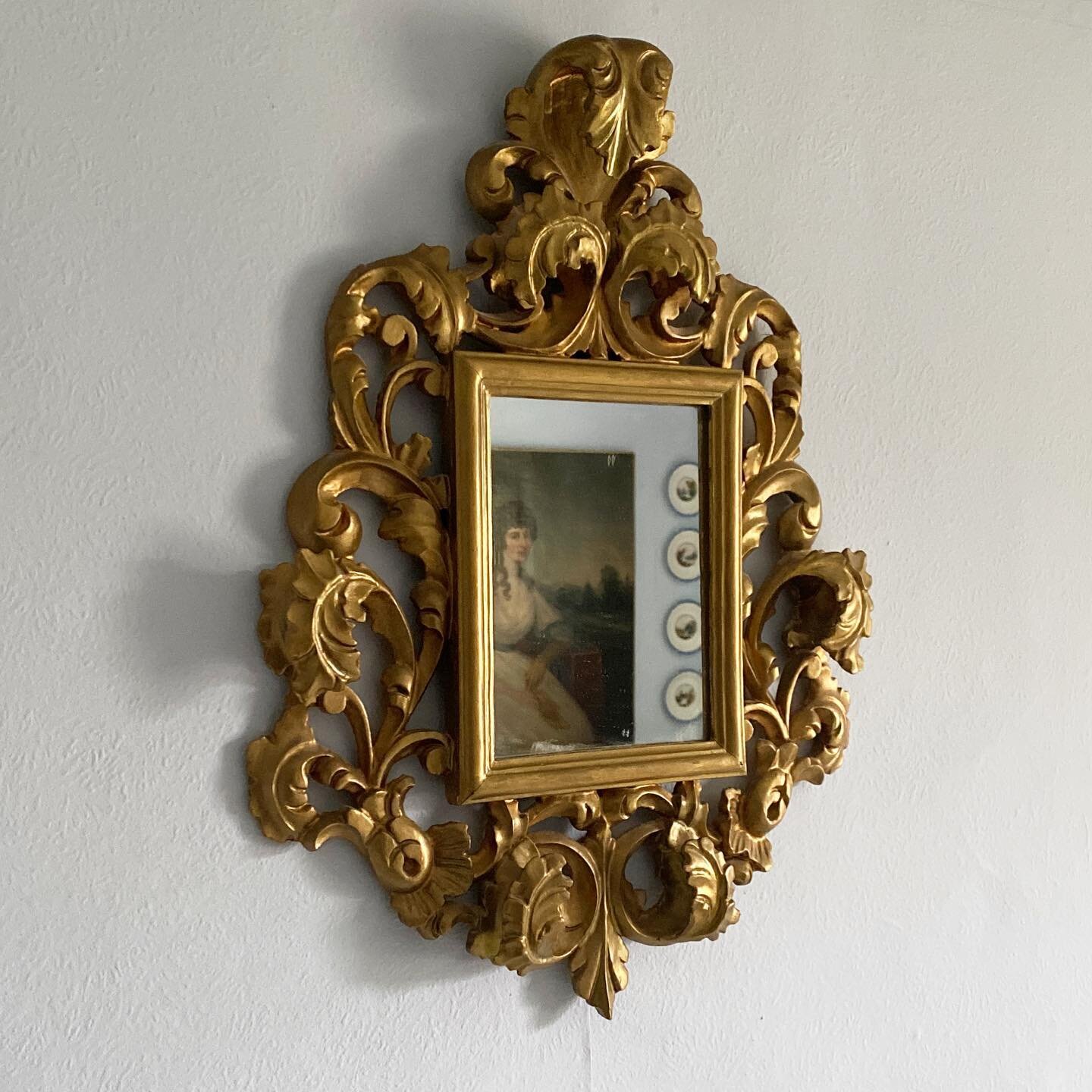✨ Italian Ornately carved gold gilt mirror, 46cm x 50cm

&pound;250

Free mainland delivery.
Link in bio to purchase or for any additional information. DM with any questions. 
.
.
.
.

#antiquemirror #antiquesofinstagram #antiqueshop #londonhome #ant
