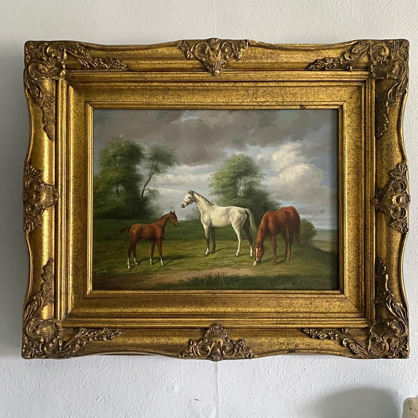 ✨ English School Equestrian oil study of three horses grazing, framed in a gold gilt frame. Overall measurements of 60cm x 48cm.

&pound;390

Free mainland UK delivery.
Link in bio to purchase or for any additional information. DM with any questions.