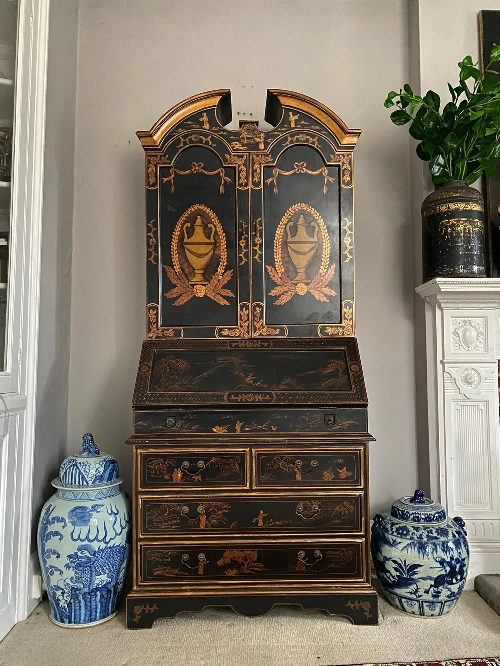 Chinoiserie 2024 writing desk