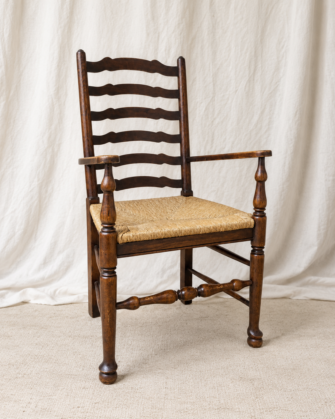 English arm chair.png