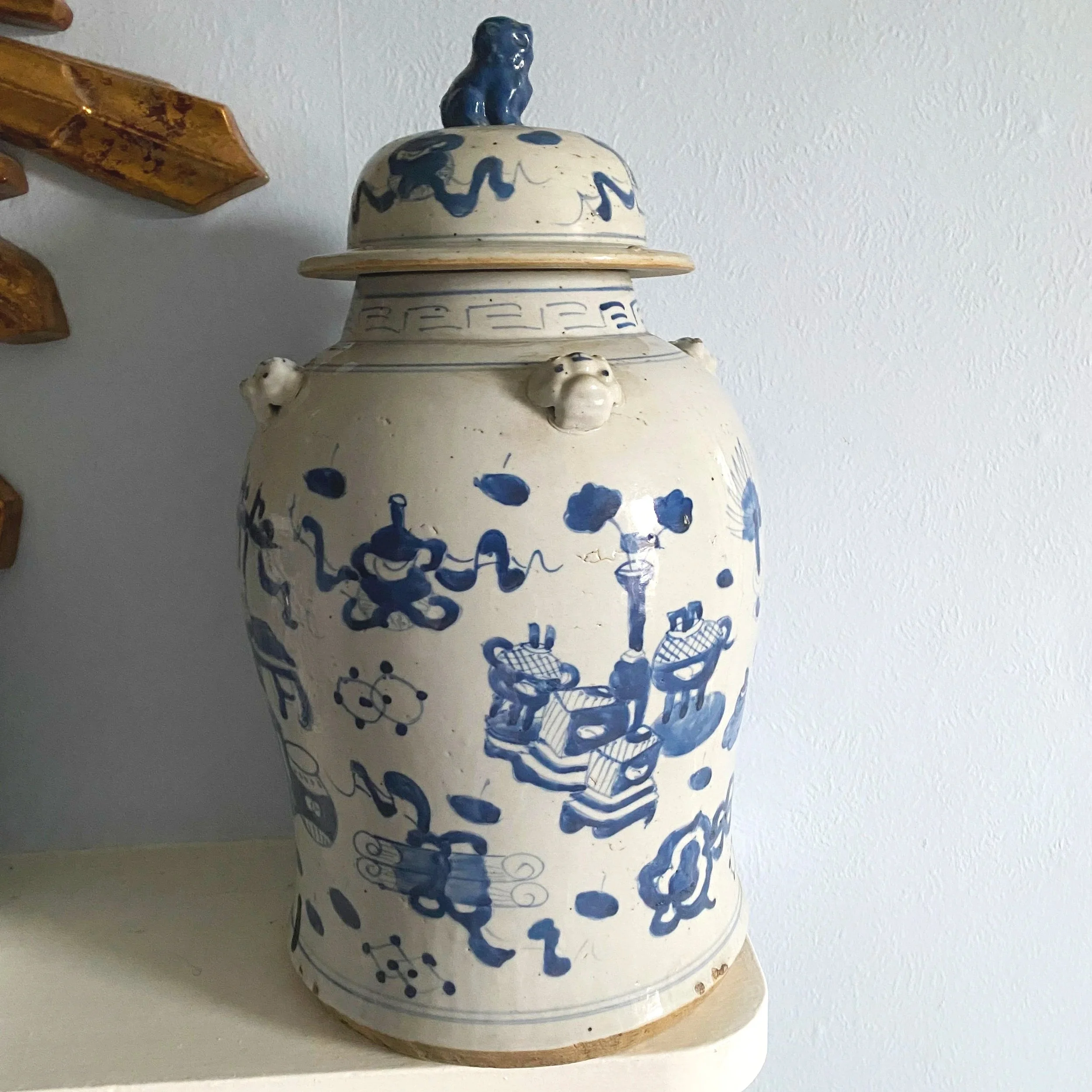Antiqued Ginger Jar - Waterlilies Motif