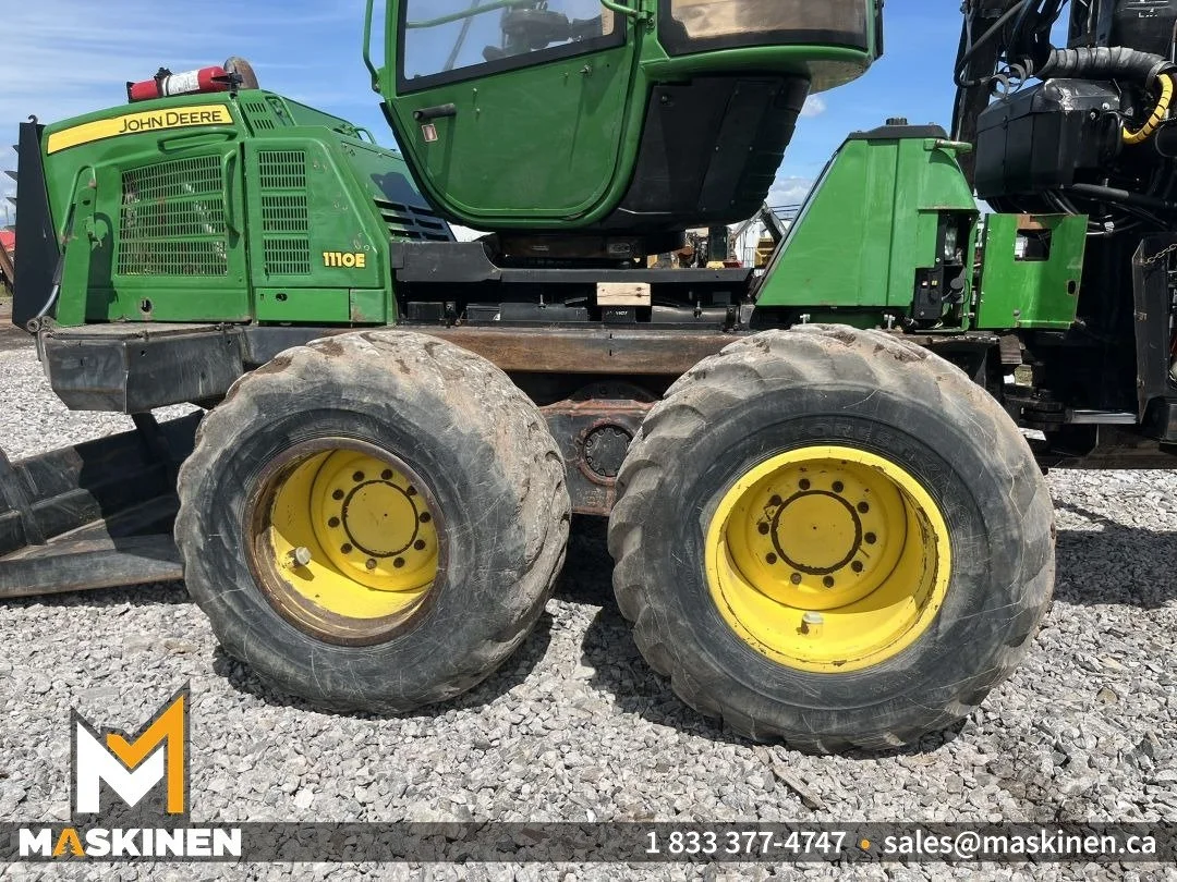 JohnDeere_1110E_Web_Photo-03.jpg