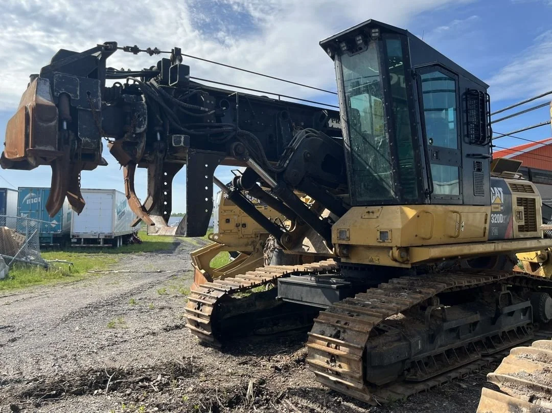 Caterpillar_320D_03.jpg