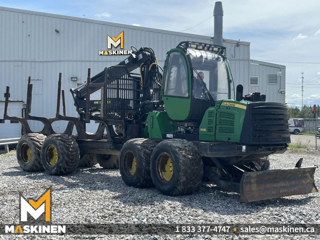 JohnDeere_1110E_Web_Photo-01.jpg