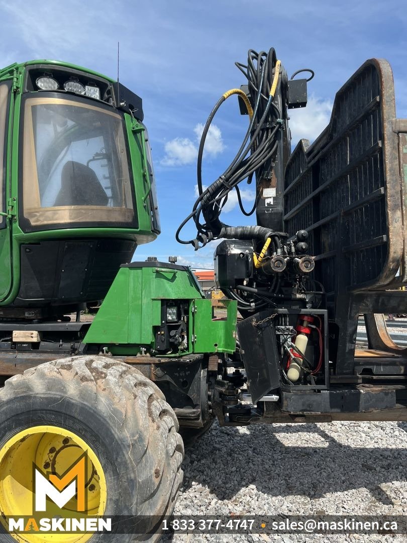 JohnDeere_1110E_Web_Photo-09.jpg