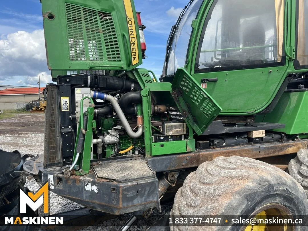 JohnDeere_1110E_Web_Photo-08.jpg