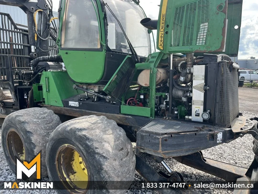 JohnDeere_1110E_Web_Photo-06.jpg