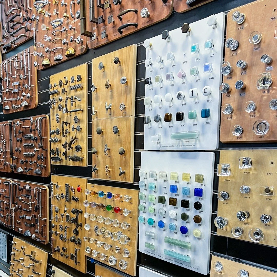 Matchy-matchy? Decorative hardware must withstand daily use while complementing the space, so finding pieces that pair durability and artistry is key. We&rsquo;re mixing bronze, brass, and black for a perfect design cocktail. 🍸⚒️ #MixedMetals #Desig