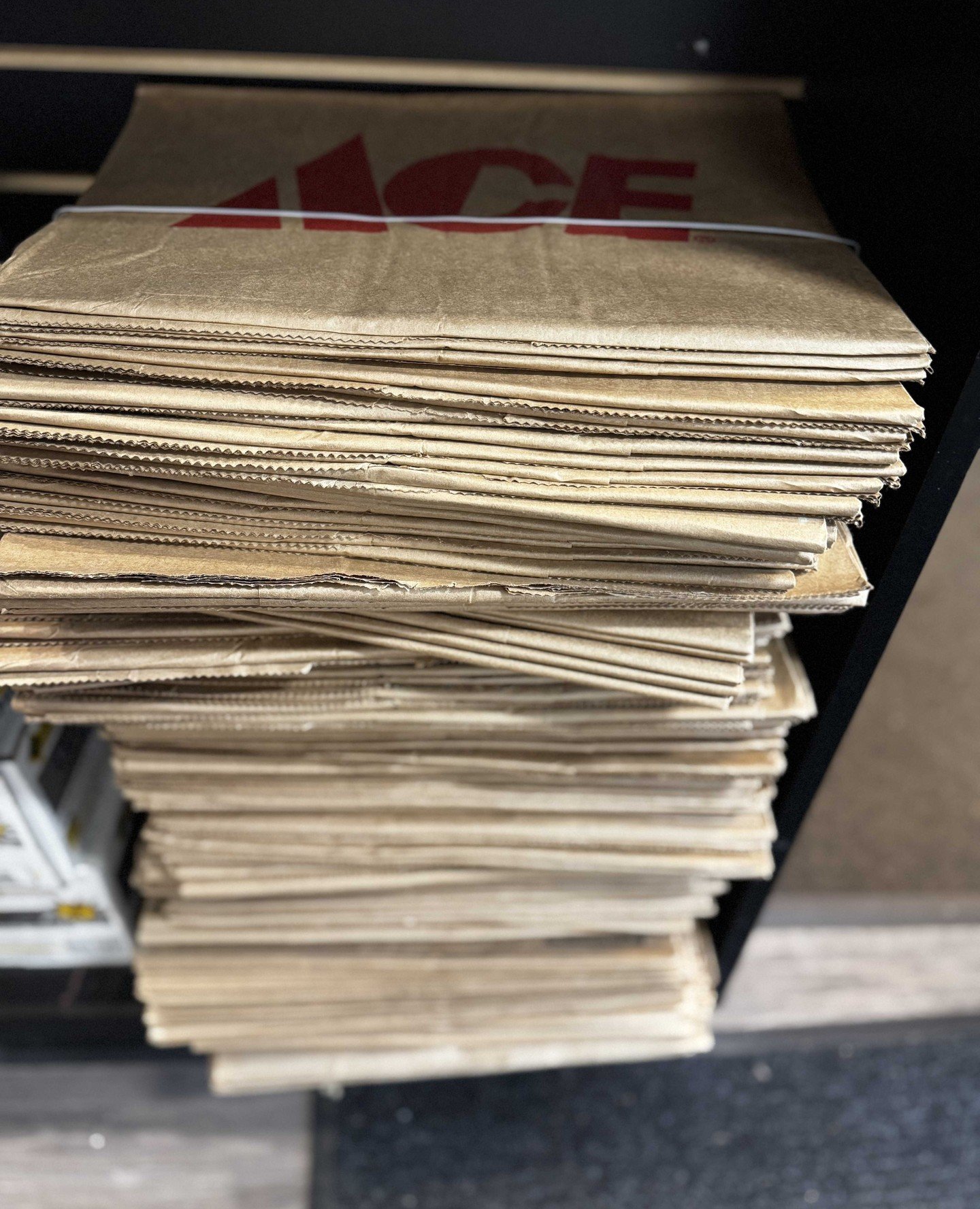 Falling leaves and yard clean up usually go hand in hand. 🍂🍁We highly recommend jumping in those piles, or breathing in the woodsy Fall aromas before they get recycled! #fallleaves #autumnvibes
.
.
#adlersri #adlersdesigncenter #adlershardware #des