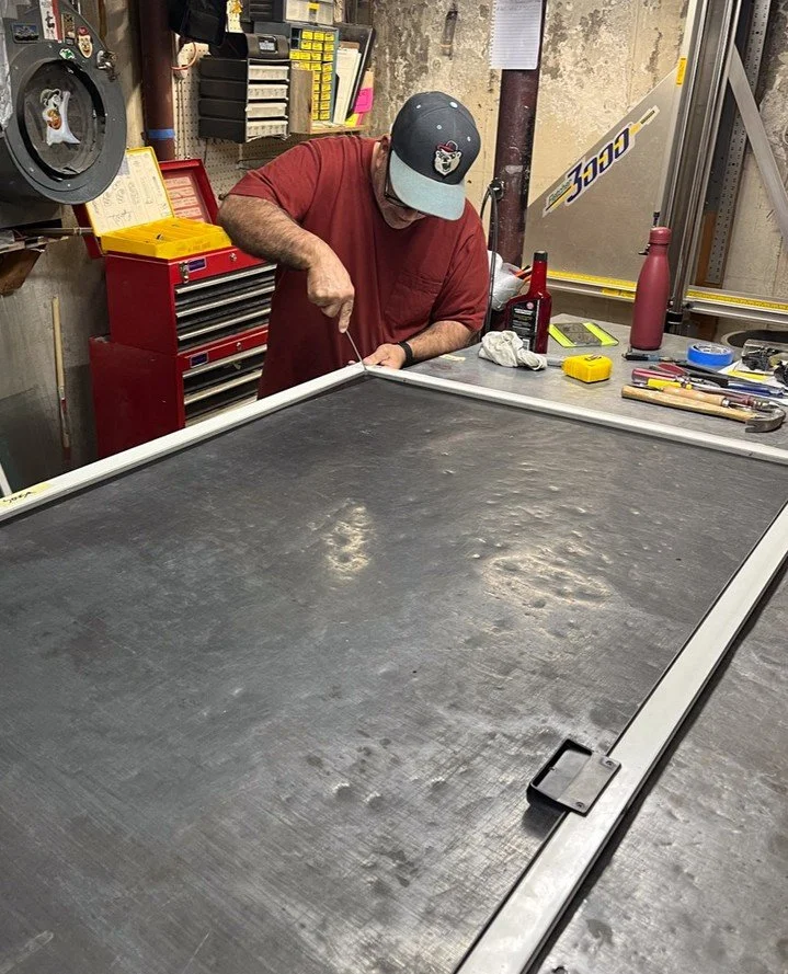 Corners are key when it comes to a screen's proper fitting and stability. Don't bet on anyone but John. 
.
.
#adlersri #adlersdesigncenter #adlershardware #designgoals #beautifulinteriors #hardwarestore #familyowned