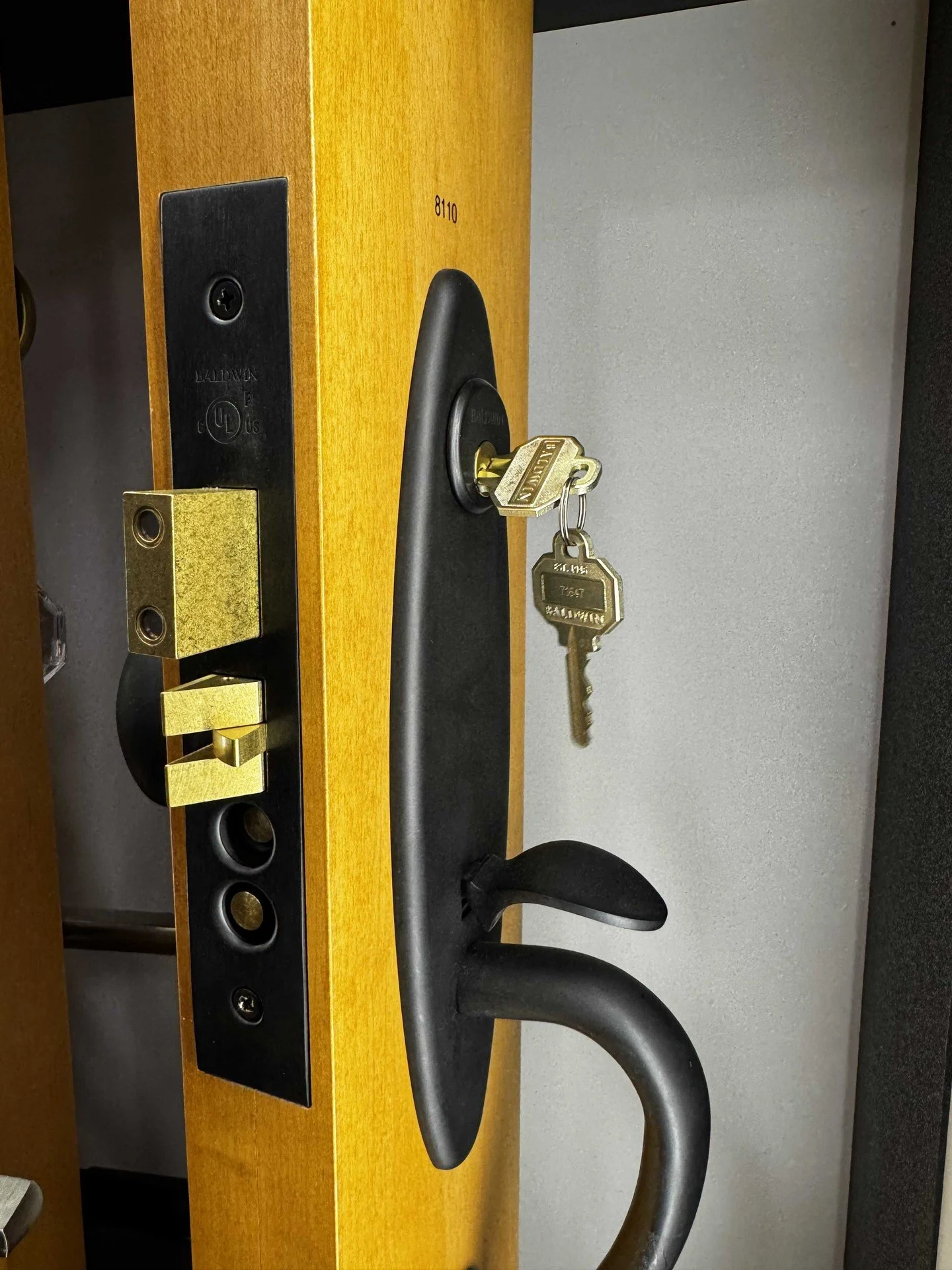 Oooooh.... We think this pristine lockset is just gorgeous! 
.
.
#adlersri #adlersdesigncenter #adlershardware #designgoals #beautifulinteriors #hardwarestore #familyowned