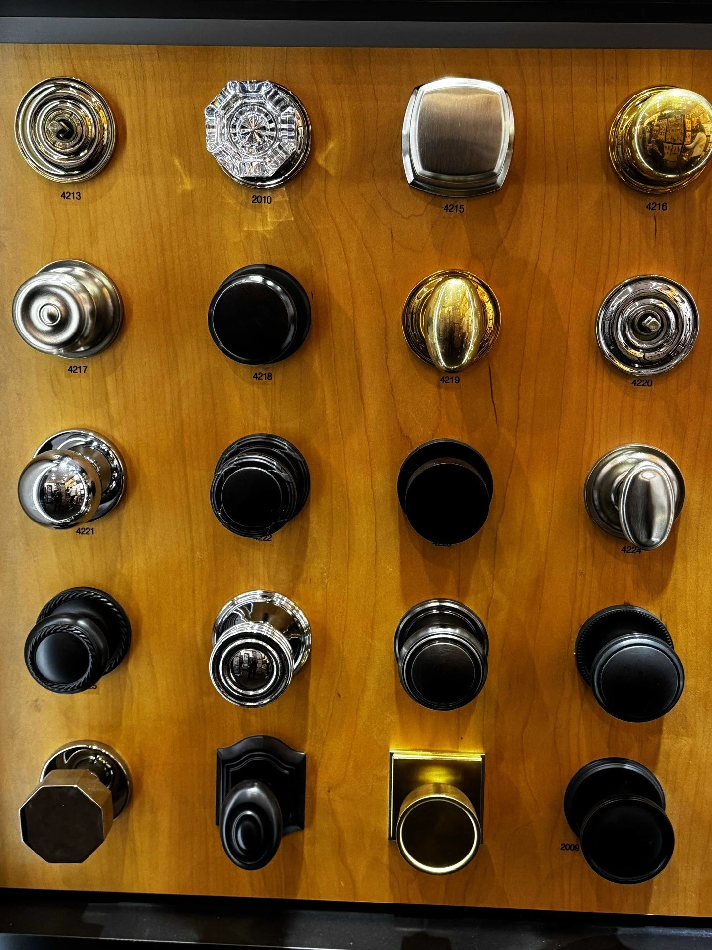 Beautiful nobs and handles are the jewelry of your home. Sure, your cabinets are nice&mdash;but add these beauties and suddenly each cabinet door is an A-list celebrity with a stylist!
.
.
#adlersri #adlersdesigncenter #adlershardware #designgoals #b