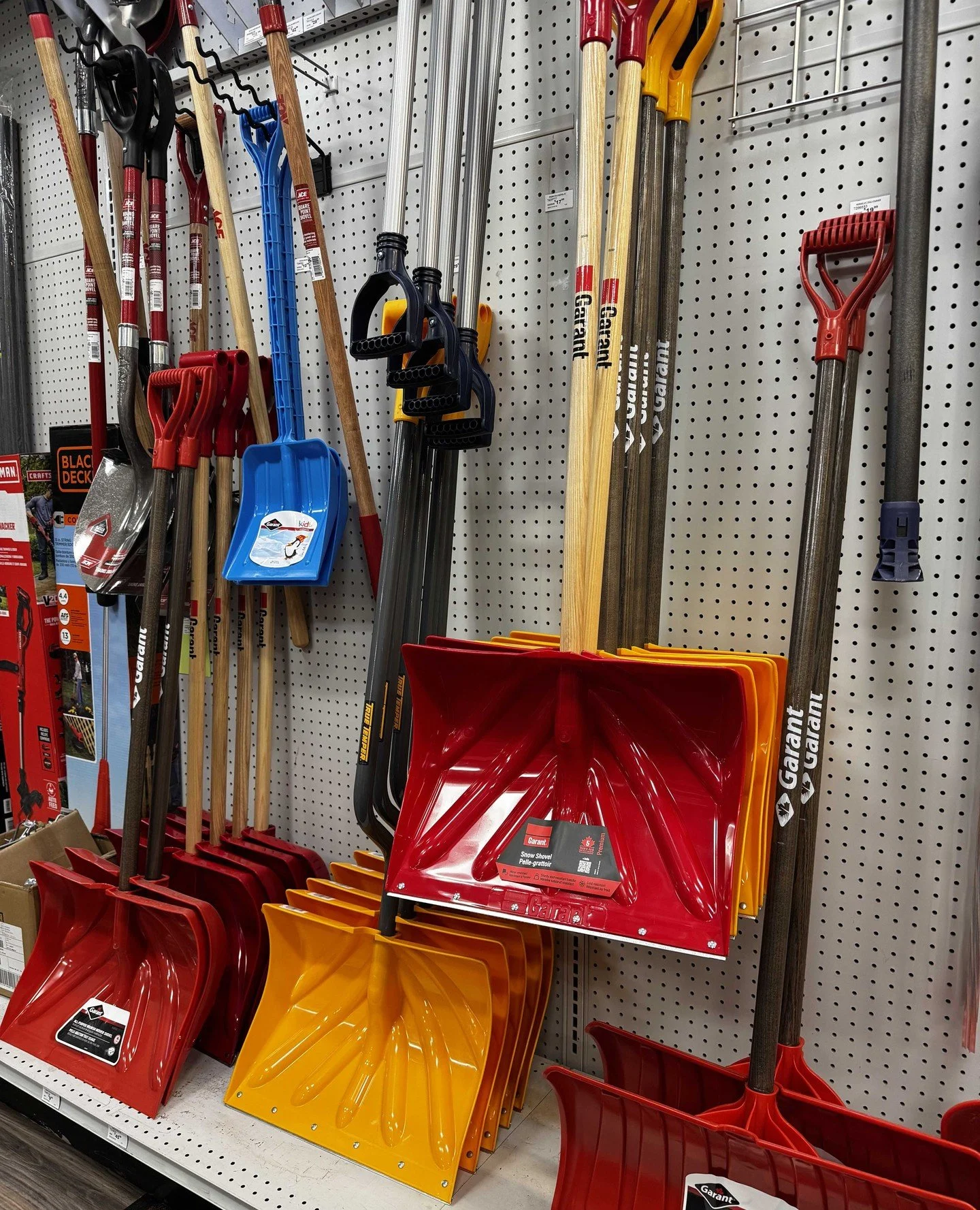 ❄️ ☃️Cold temps and snow ahead! Don&rsquo;t get caught off guard this weekend. We got you covered. ❄️⛄
.
.
#adlersri #adlersdesigncenter #adlershardware #designgoals #beautifulinteriors #hardwarestore #familyowned