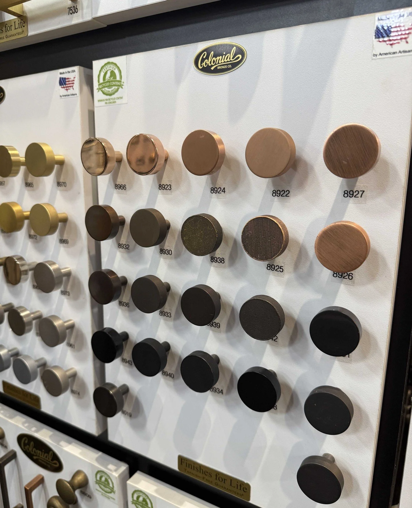 My kitchen and I are in a committed relationship, but we have decided to start seeing other hardware...😁😁😁😁😁 

Whoever said money can't buy happiness has not experienced what a set of sleek rectangular pulls can do for a 30-year-old cabinet. It'