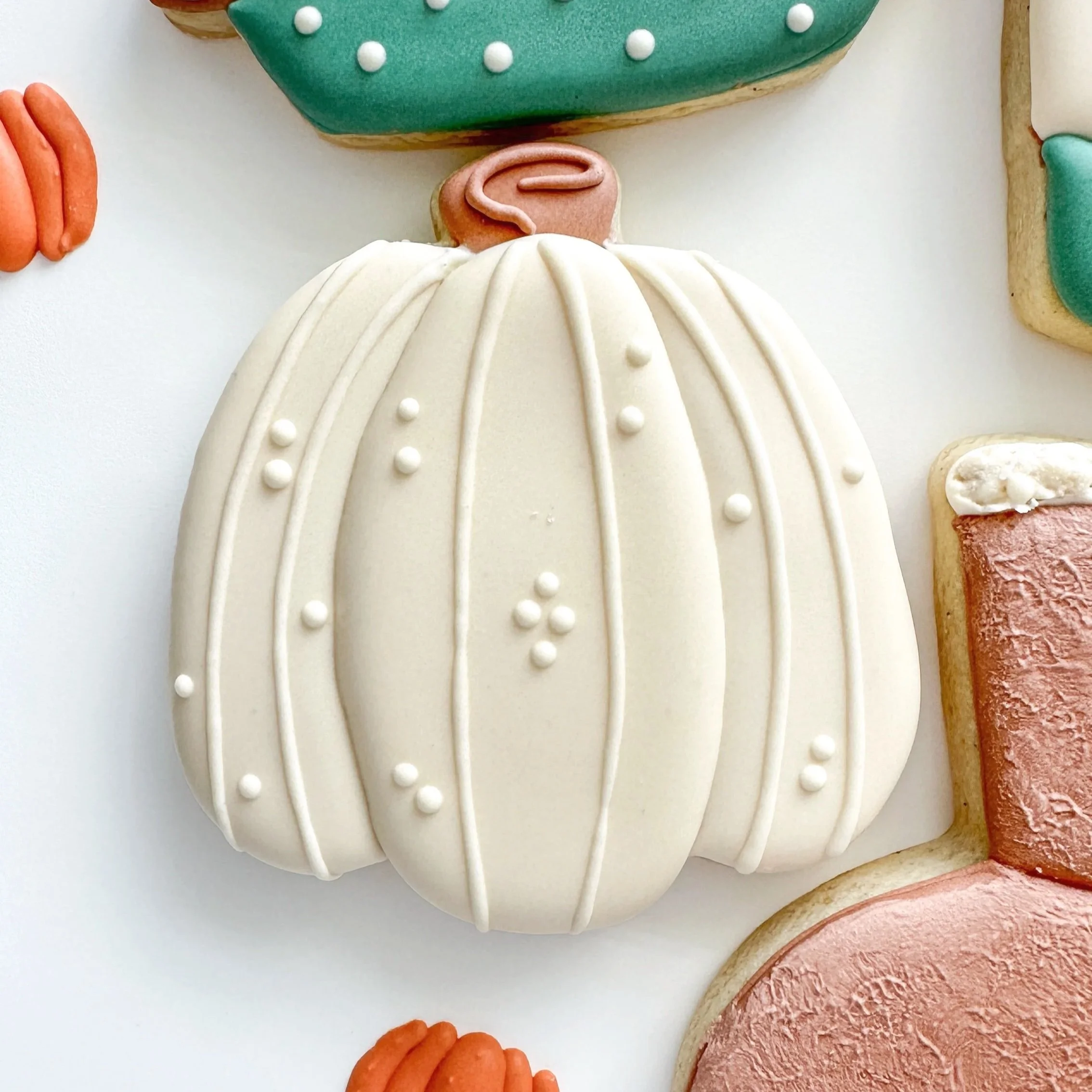 cream colored decorated cookie