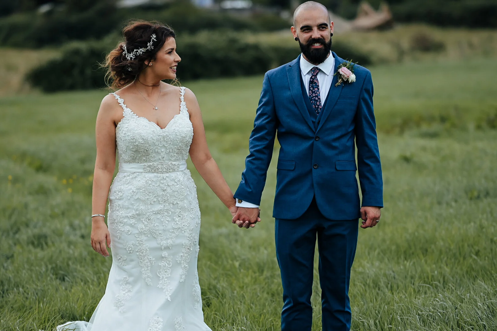 What is hybrid wedding photography?