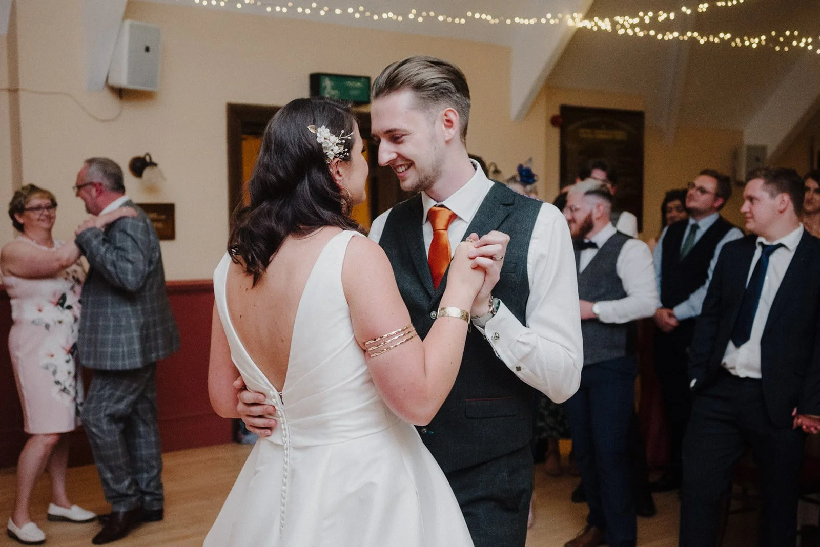 6 Awesome Tips to Stay Within Your Wedding Budget in South Wales