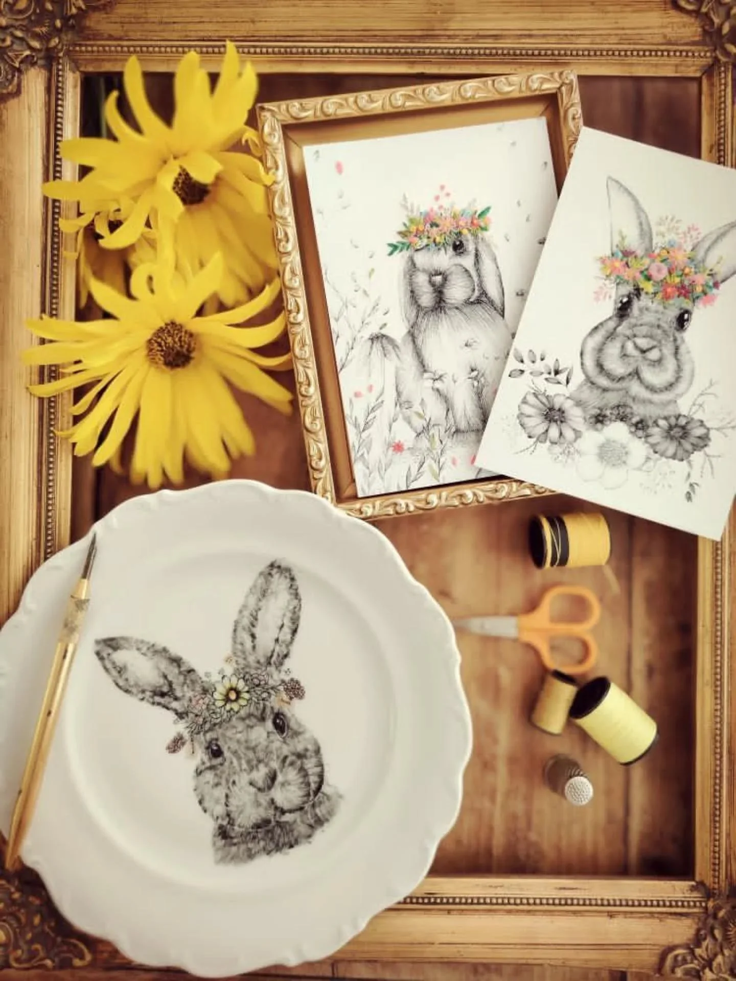 Entrez, entrez&hellip;
Installez-vous.
&Agrave; toutes celles qui sont arriv&eacute;es ici depuis hier soir,tr&egrave;s nombreuses,
en suivant le lapin blanc de @llud,
soyez les bienvenues dans mon terrier.
Ici, le temps ralentit volontairement.
On l