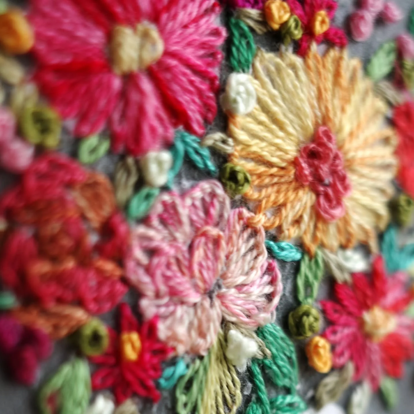 Ce matin j&rsquo;ai travaill&eacute; fort pour finir de pr&eacute;parer le march&eacute; des cr&eacute;ateurs de demain.
Enfin j&rsquo;ai surtout pass&eacute; pas mal de temps &agrave;  jouer au tetris pour tout bien ranger dans ma valise.
Vous le sa