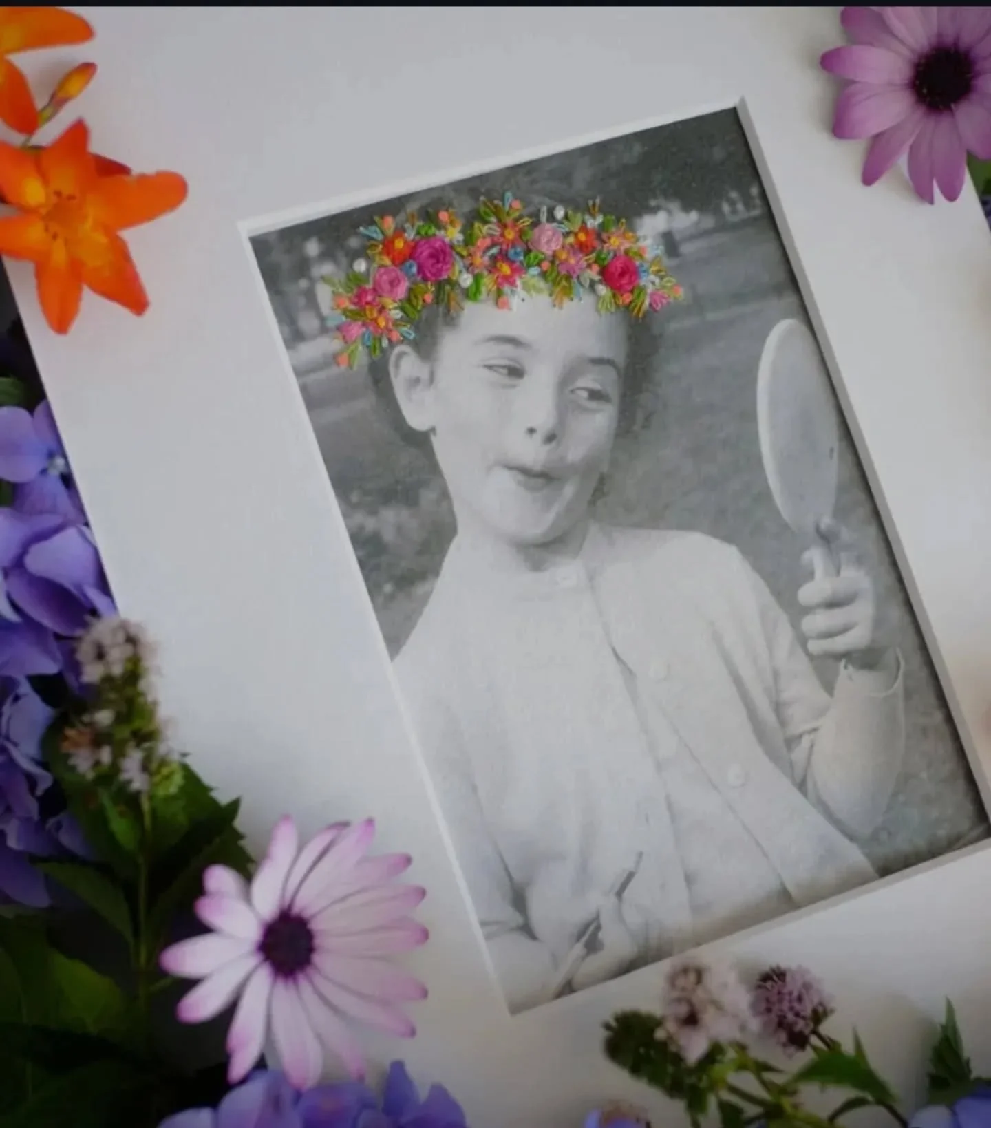 Breaking news... 

Le soleil est l&agrave; ! 
&Ccedil;a m&eacute;ritait bien un post non? 
Apr&egrave;s des jours et des jours de gris, &ecirc;tre r&eacute;veill&eacute;e par le chant des oiseaux  qui s'en donnaient &agrave; coeur joie, je peux vous 