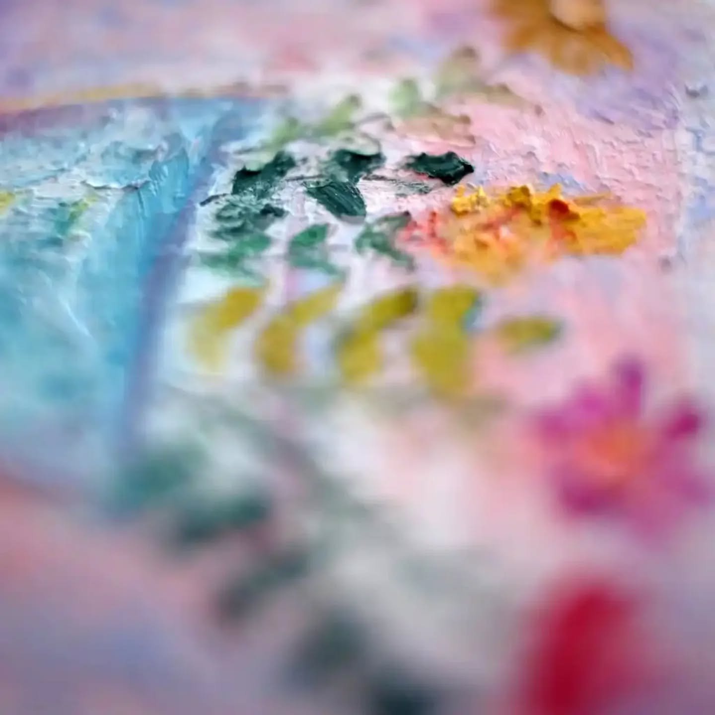 Changement de mati&egrave;re pour pr&eacute;parer la fin de l'hiver... 
Les pastels annoncent les fils . 
Les croquis s'amoncellent, l'atelier devient carnet. 

#embrodery 
#pastel 
#croquis