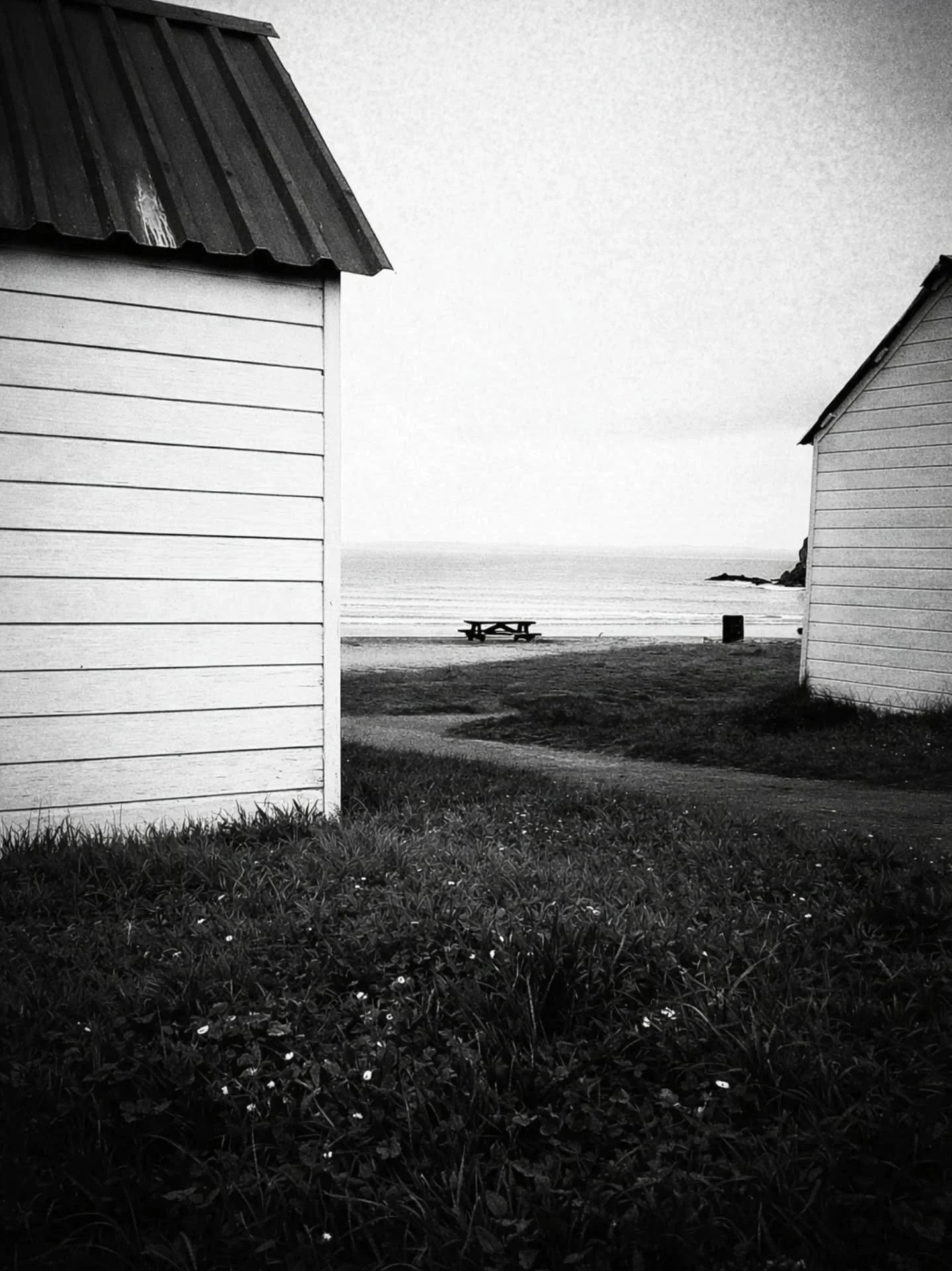 Il y a un petit inconv&eacute;nient &agrave; vivre en Finist&egrave;re.

Tu pars simplement chercher deux ou trois bricoles pour l&rsquo;atelier (du fil, une aiguille, quelque chose d&rsquo;utile et parfaitement raisonnable) et voil&agrave; qu&rsquo;