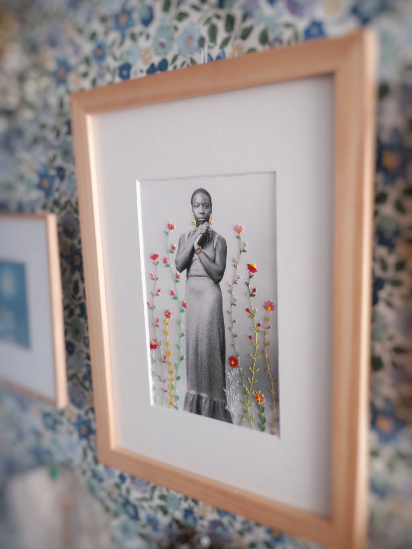 mardi, jour du bonheur

D&eacute;j&agrave; en me r&eacute;veillant j'ai entendu les oiseaux.
&Ccedil;a c'&eacute;tait bon signe.
J'ai ouvert les rideaux, le soleil mettait toute son &eacute;nergie a perc&eacute; la brume...

Encore une belle promesse