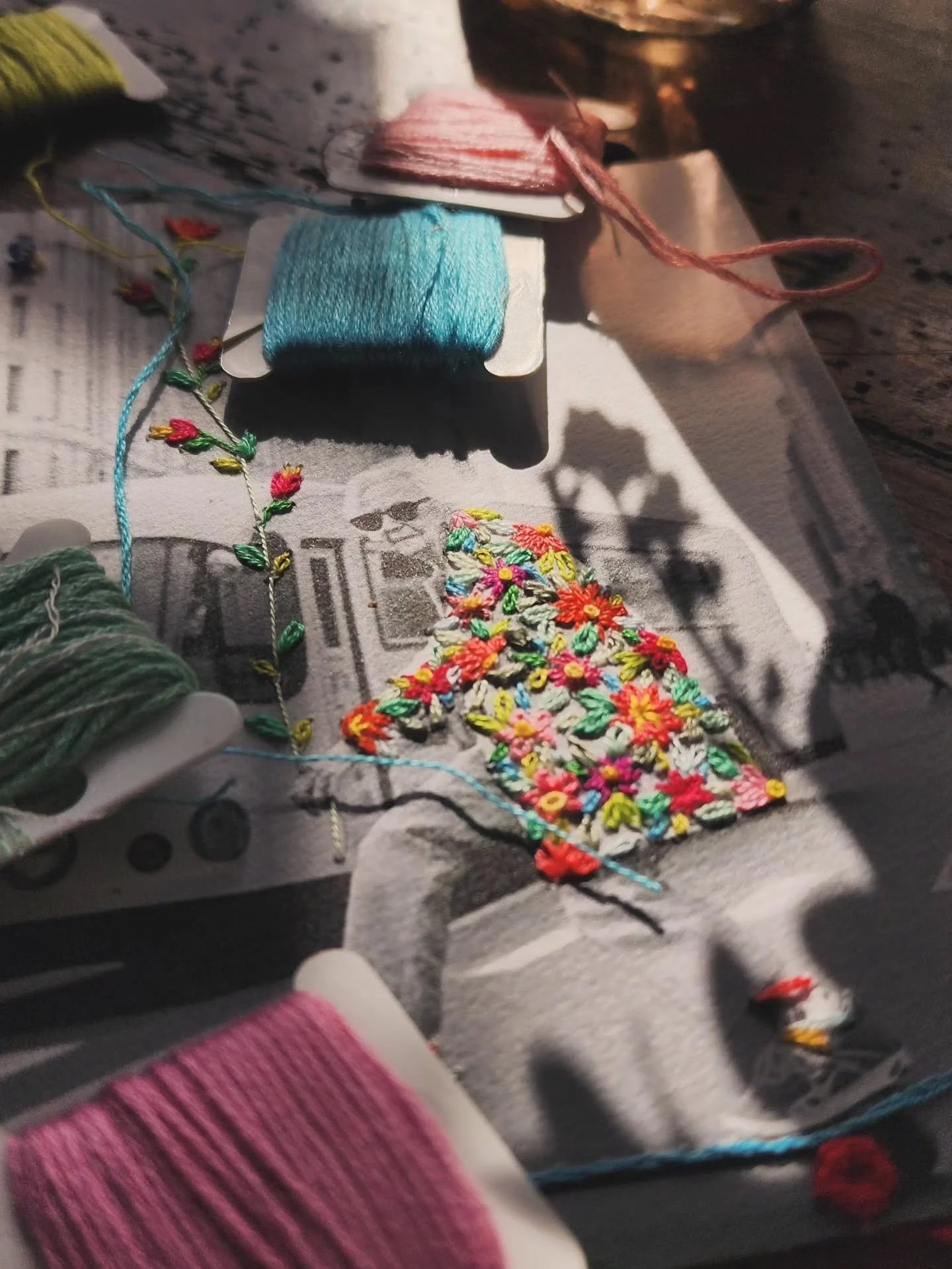 Grandma skate va voir du pays...

Elle a pr&eacute;par&eacute; ses bagages , ses vans et son skate et va visiter un peu le monde.
De l'Allemagne au Japon elle a trouv&eacute; de nouveaux lieux de r&eacute;sidence, et moi je vais voyager un peu avec e