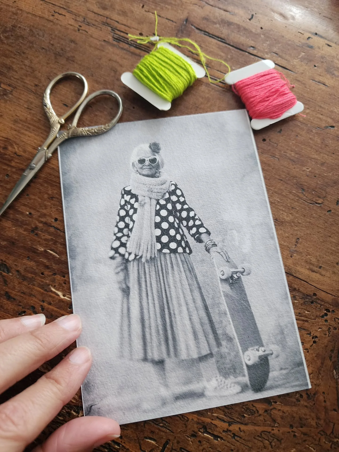 Come as you are...

Je ne vous ai pas racont&eacute;&hellip;
Avant l&rsquo;aiguille, il y a eu cette femme.
Je l&rsquo;ai crois&eacute;e sans rendez-vous.
Elle ne cherchait pas &agrave; plaire, &ccedil;a se voyait tout de suite, et c&rsquo;est pr&eac