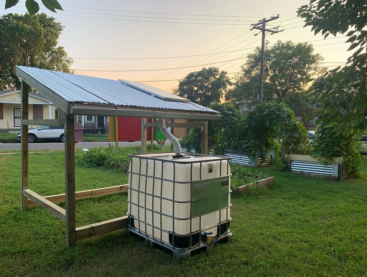 Look y&rsquo;all! @btgvirginia has been spreading resources throughout the City of Richmond to help communities become more climate change resilient. They blessed the Mosby garden with this rain catcher w/ solar power storage and lighting! The transf