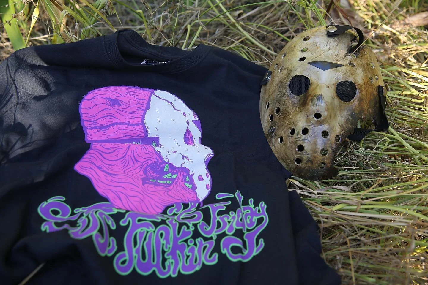 Yo! Friday the 13th this November, this is the only shirt you will ever need. Available in the Studio Rush Etsy store. Link in Bio. 

#fridaythe13th #streetwear #horror #tshirt #tshirtdesign #kweelart