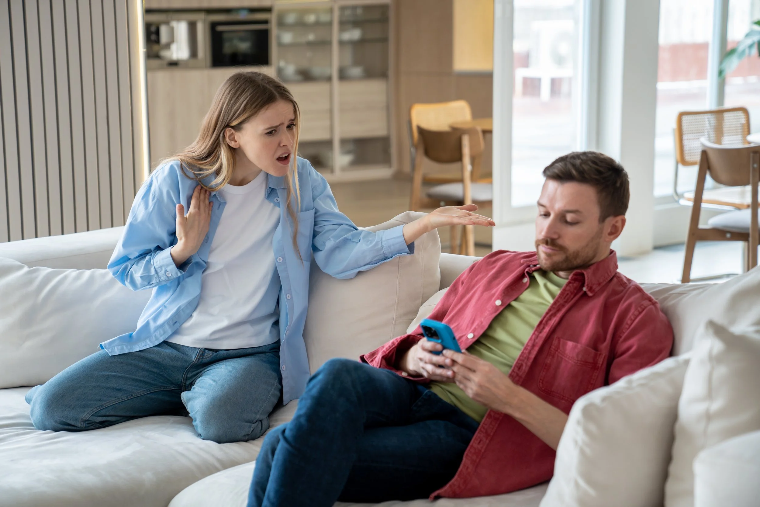 5 Signs of Narcissistic Abuse in a Relationship