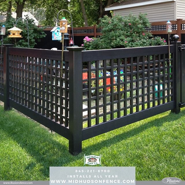 These black vinyl lattice panels are the perfect option for minimal privacy while still keeping an open feel to any enclosure.⠀⠀⠀⠀⠀⠀⠀⠀⠀
*⠀⠀⠀⠀⠀⠀⠀⠀⠀
Give us a call today or fill out a submission form on our website for your free estimate!