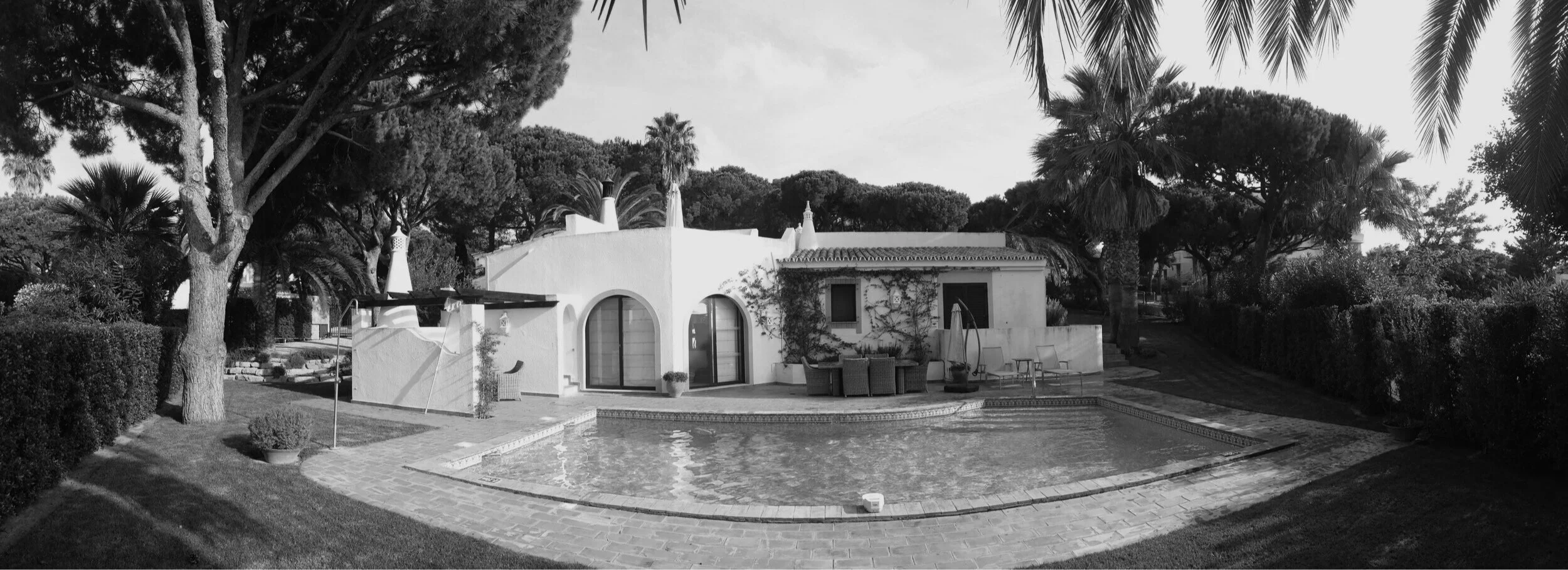   ponto de partida    contemporizar o jardim e desenvolver-lhe o mediterrâneo  