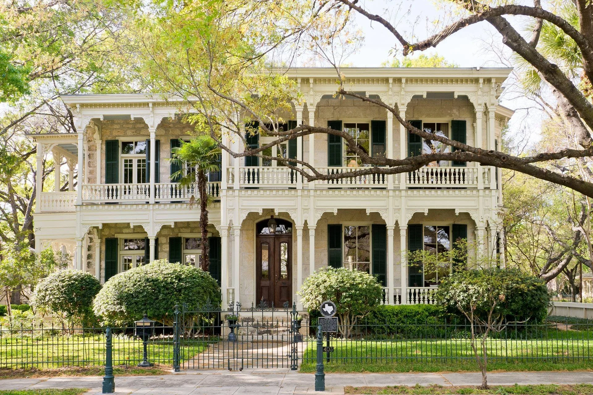 Take a stroll through history and learn more about the historic homes of King William through our new Self Guided Audio Tour! 

This free resource will guide you through the neighborhood's stunning architecture where you will learn fascinating storie