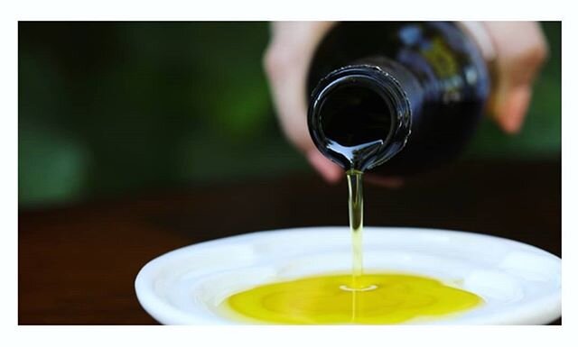 Have you tried Chiquitita olive oil? This beautiful Portuguese oil is an annual favourite at our store, with a soft but complex flavour boasting mild notes of artichoke, fresh grass, melted butter and almond! 
Chiquitita is a relatively new olive oil