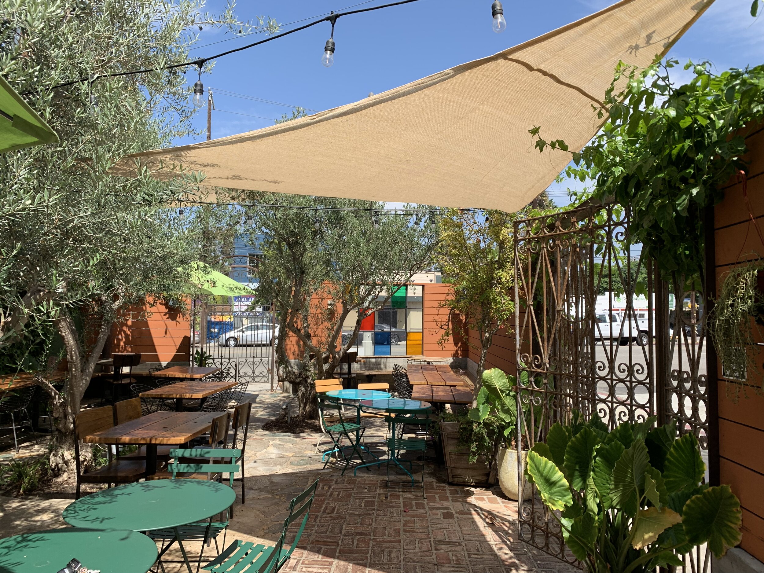 5400 W Adams Blvd(Mizlala)_3_Exterior.jpeg